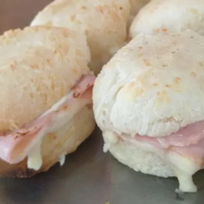 Pão de queijo recheado